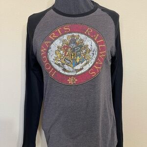 Hogwarts Railways Gray and Black Long Sleeve Tee small Harry Potter universal